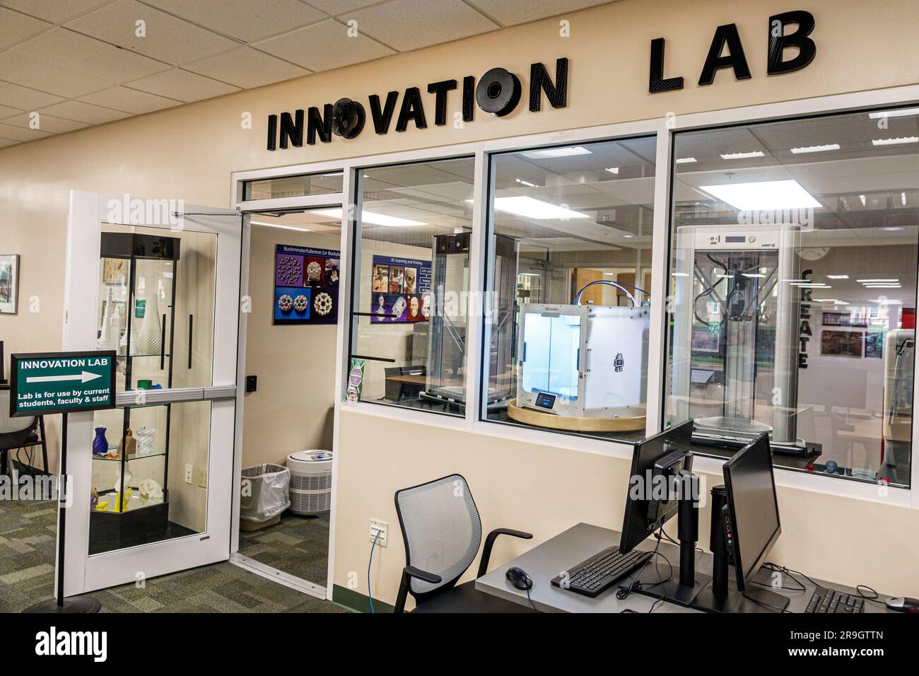 Deland Florida, Stetson University Schulcampus, DuPont-Ball Library, Innovation Lab Stockfoto