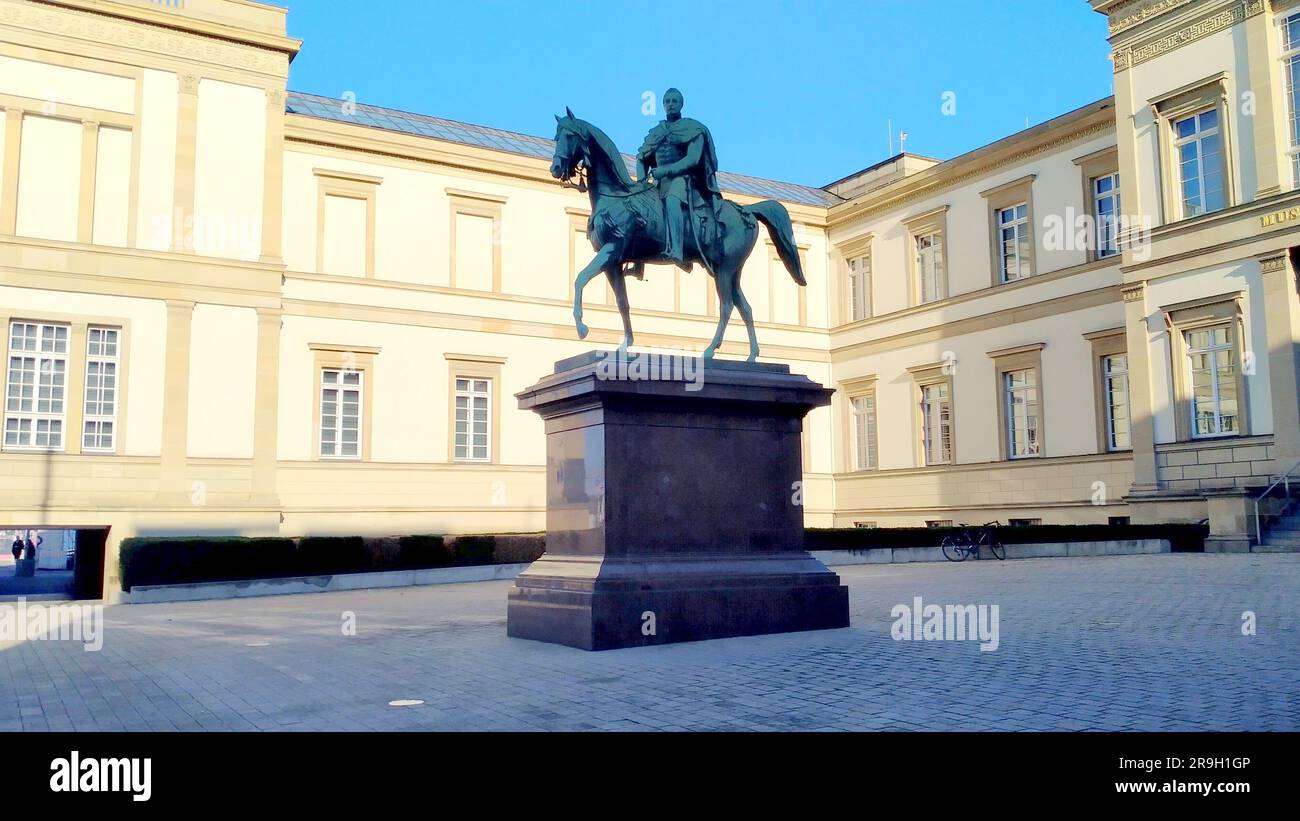 Reiterstatue von Kaiser Wilhelm I. im Innenhof der Alten Staatsgalerie, Alte Staatsgalerie, Stuttgart Stockfoto