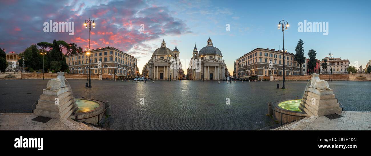 Zwillingskirchen auf der Piazza del Popolo in Rom, Italien in der Abenddämmerung. Stockfoto