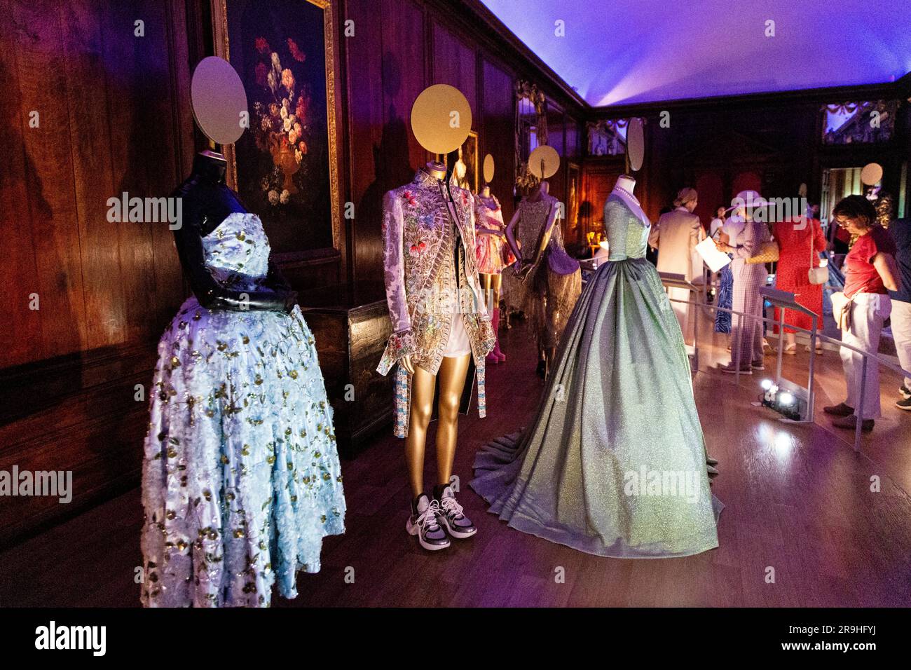 Crown to Couture Exhibition 2023, Kensington Palace, London, Großbritannien Stockfoto