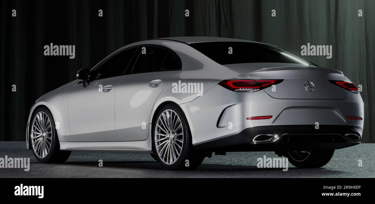 Das Mercedes CLS Coupé fasziniert mit seinen zeitlos eleganten Linien und seinem modernen, luxuriösen Charakter. Stockfoto