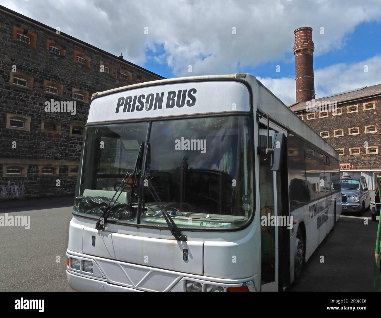 Gefängnisbus im Crum, Gaol, 53-55 Crumlin Rd, Belfast, Nordirland, UK, BT14 6ST Stockfoto