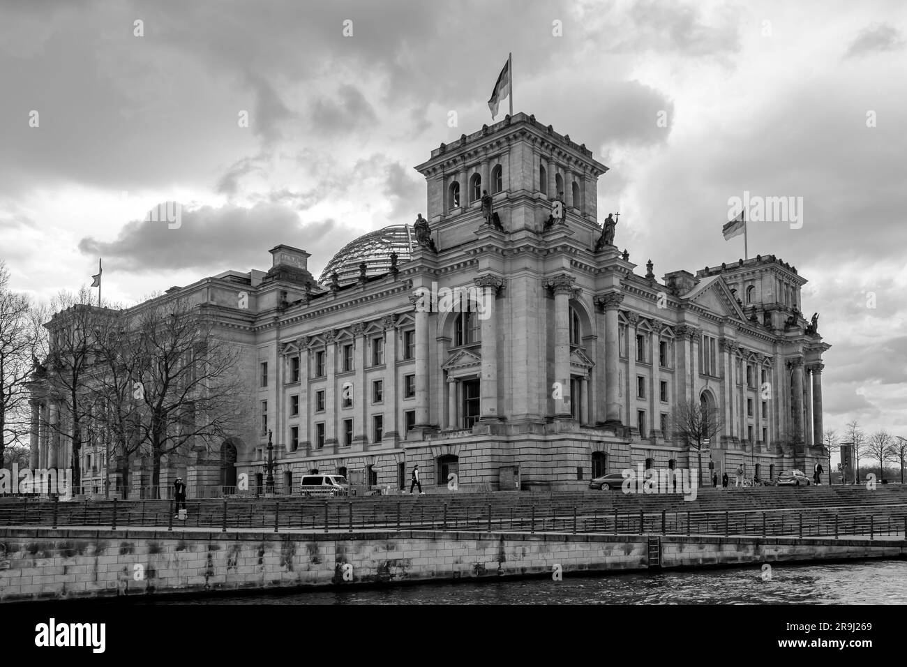 Berlin - 18. April 2023 : Blick auf den Reichstag, das Deutsche parlament in Berlin Stockfoto