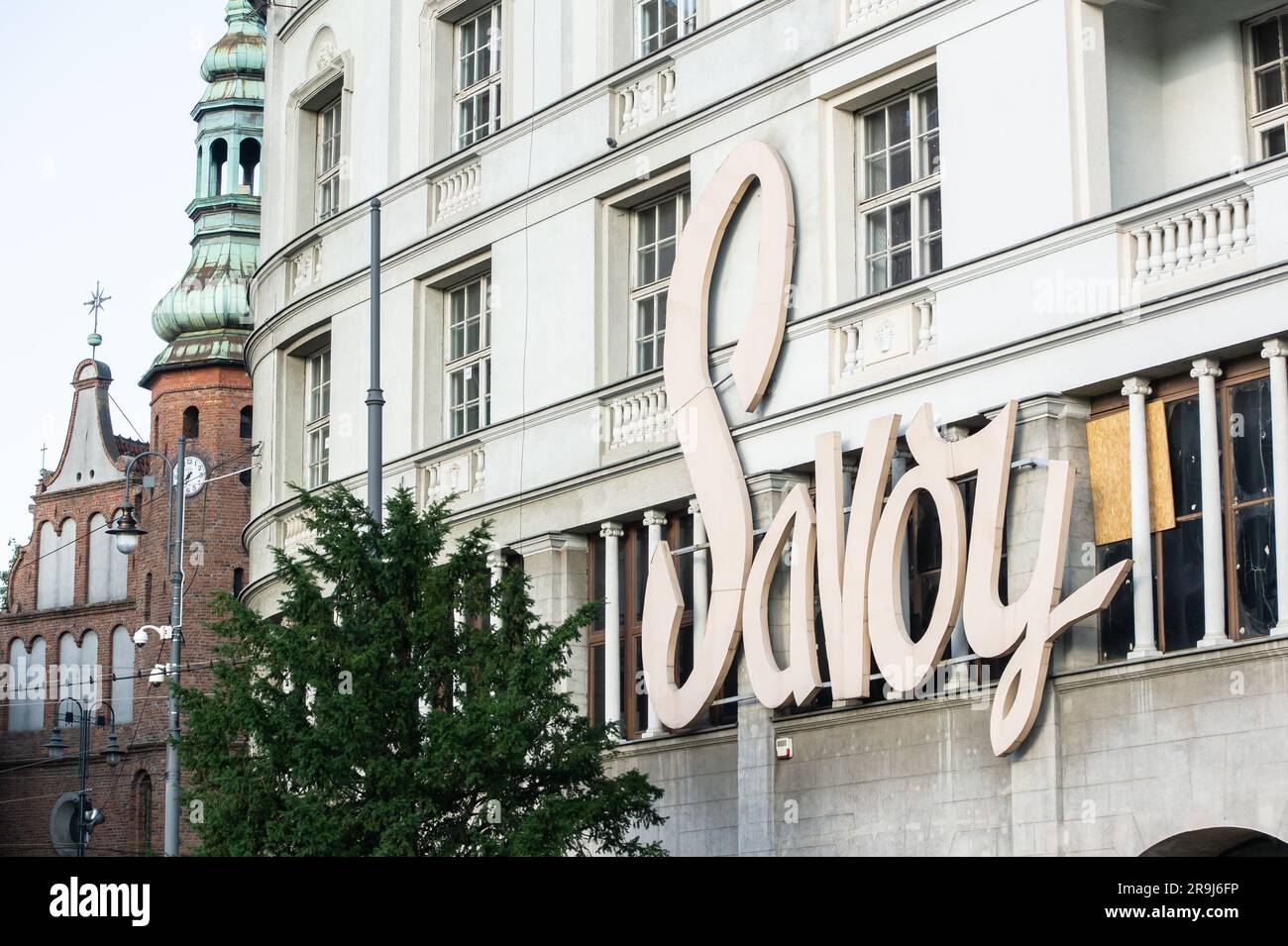 BYDGOSZCZ, POLEN - 10. AUGUST 2022: Bau des berühmten Savoyer Tanzclubs in Bydgoszcz, Polen Stockfoto