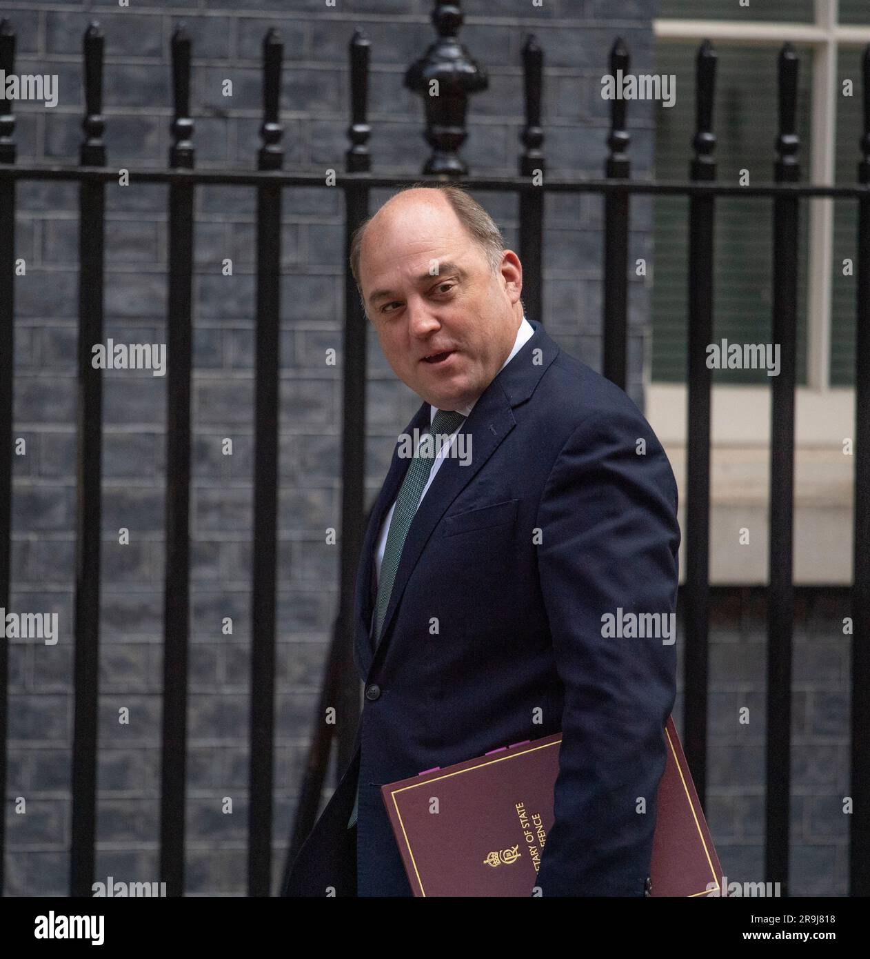 Downing Street, London, Großbritannien. 27. Juni 2023. Regierungsminister, die an der Kabinettssitzung in der Downing Street 10 teilnehmen. Ben Wallace Abgeordneter, Verteidigungsminister in der Downing Street. Kredit: Malcolm Park/Alamy Live News Stockfoto