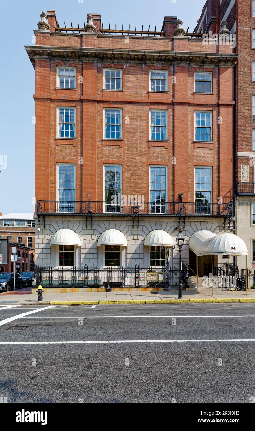 Bostoner Touristenattraktion die Cheers Bar und das Restaurant haben eine Nachbildung des Sitcom-Sets; die oberen Etagen, das ehemalige Herrenhaus, sind jetzt der Ort für Hochzeiten und Veranstaltungen. Stockfoto