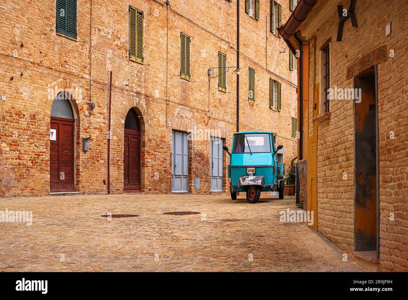 Corinaldo, Italien, historische Straßen. Stockfoto