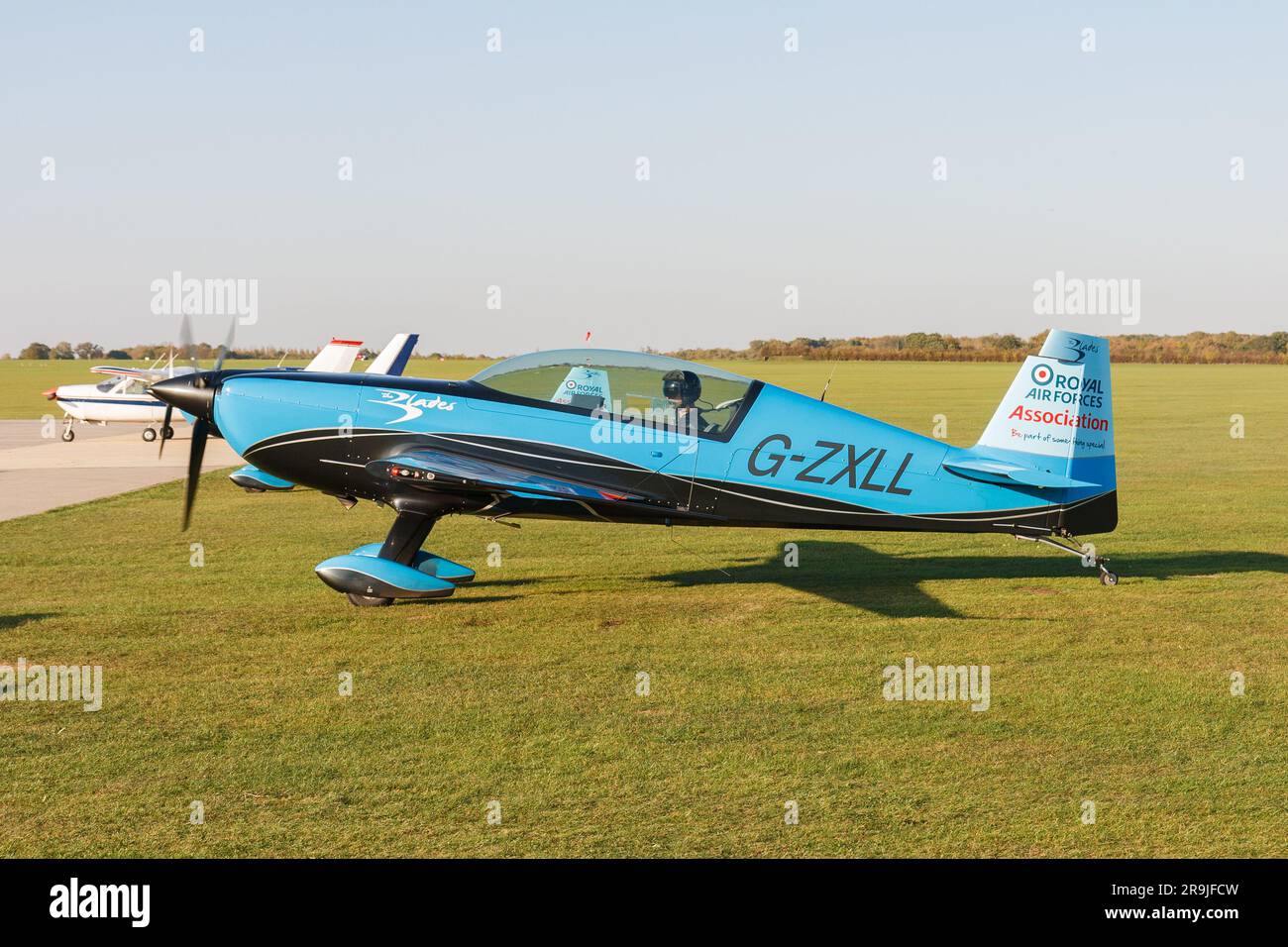 Ein Extra EA.300/L am Flughafen Sywell Stockfoto