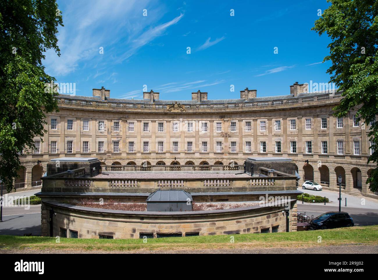 The Buxton Crescent - Gebäude von architektonischer Bedeutung in der Derbyshire Peak District Town of Buxton, England Großbritannien. Stockfoto