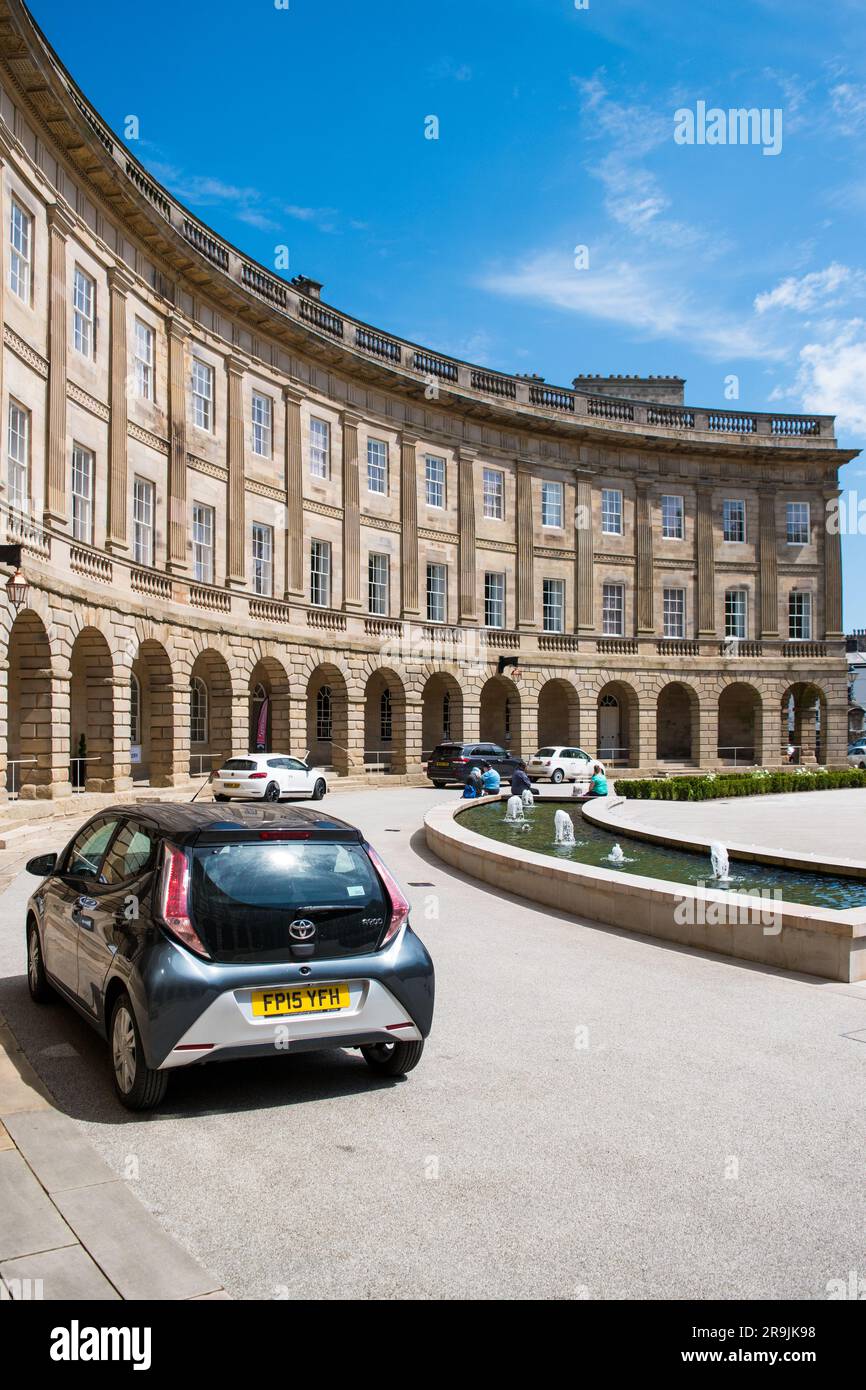 The Buxton Crescent - Gebäude von architektonischer Bedeutung in der Derbyshire Peak District Town of Buxton, England Großbritannien. Stockfoto