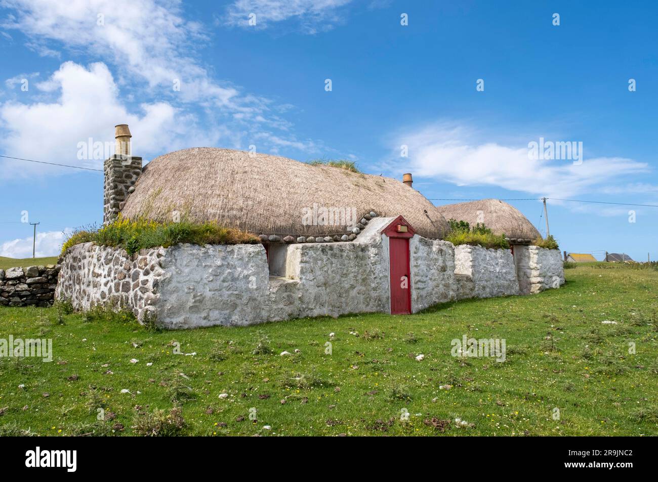 Traditionelle strohgedeckte Blackhouse, Balevullin, Tiree, Inner Hebriden, Schottland, UK Stockfoto