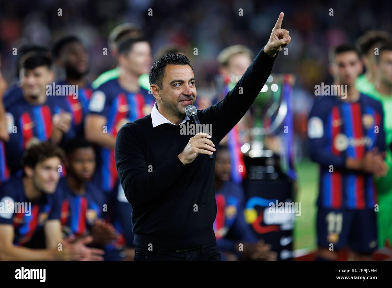 BARCELONA – MAI 20: Xavi Hernandez feiert den Sieg nach dem LaLiga-Spiel zwischen dem FC Barcelona und Real Sociedad im Spotify Camp Nou Stadiu Stockfoto