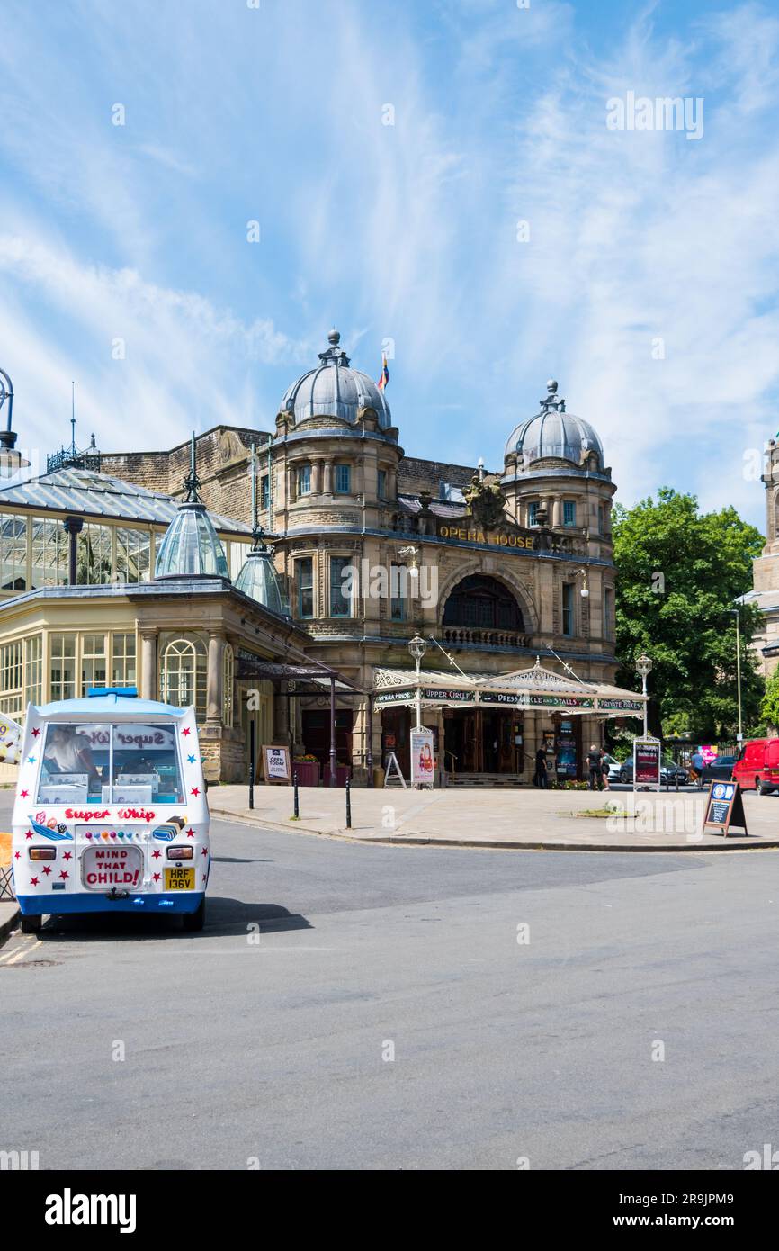 Buxton Opera House in the Sunshine, Buxton Peak District, Derbyshire England Großbritannien Stockfoto