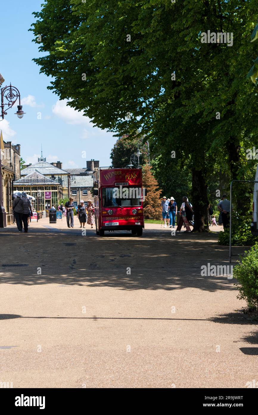 Sommerzeit in den Pavilion Gardens, Buxton Derbyshire England Großbritannien Stockfoto