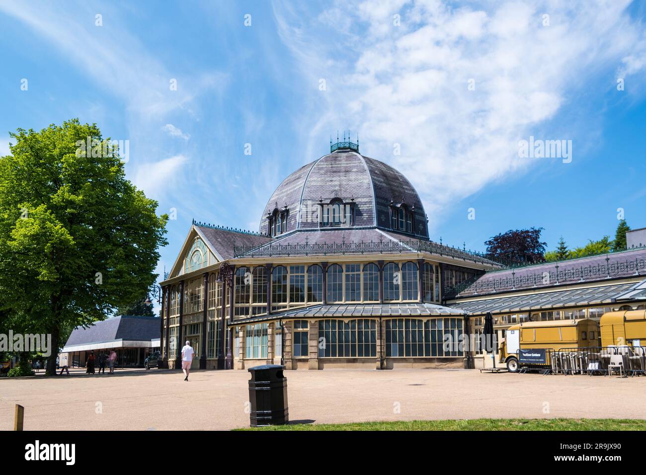 Octagon Hall in the Sunshine - befindet sich in Buxton Pavilion Gardens Derbyshire England Großbritannien Stockfoto