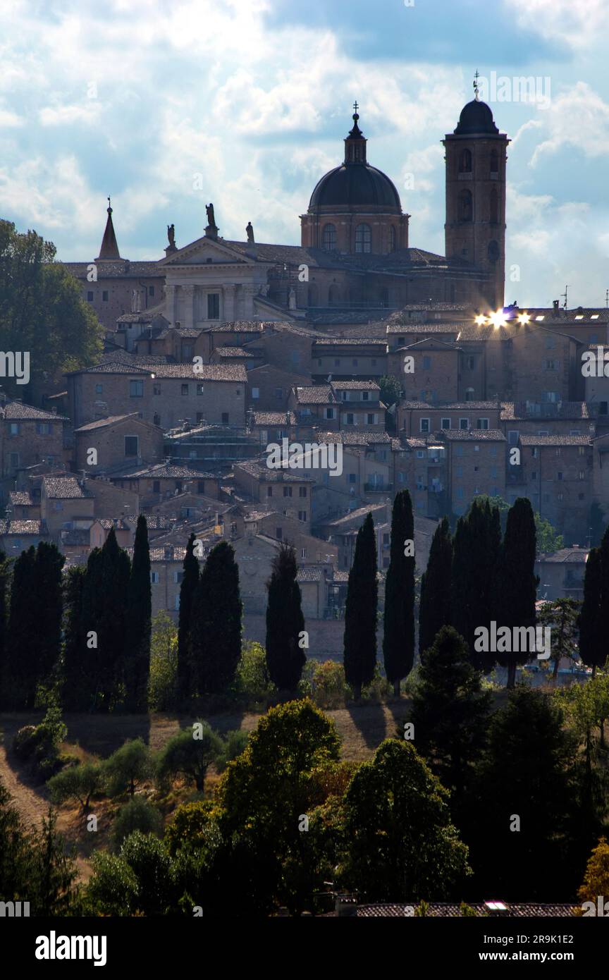 ausblick in Controluce della città di Urbino Stockfoto