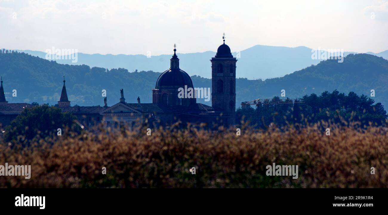 ausblick in Controluce della città di Urbino Stockfoto