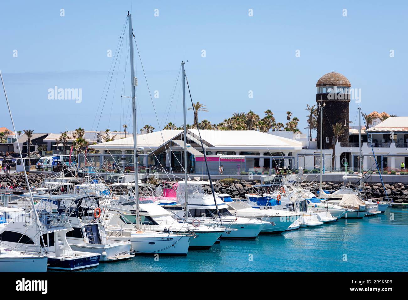 Yachten und Sportboote in Castillos Jachthafen Caleta de Fuste Fuerteventura Kanarische Inseln Spanien Stockfoto
