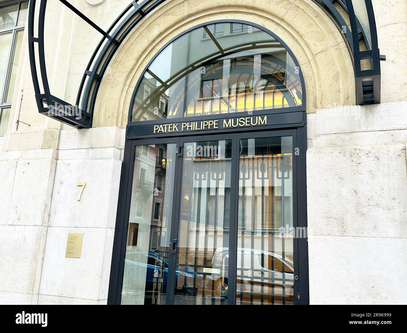 Genf, Schweiz -- 12. Januar 2023: Patek Philippe Museum in Genf. Patek Philippe SA ist ein Schweizer Hersteller von Luxusuhren und -Uhren. Stockfoto