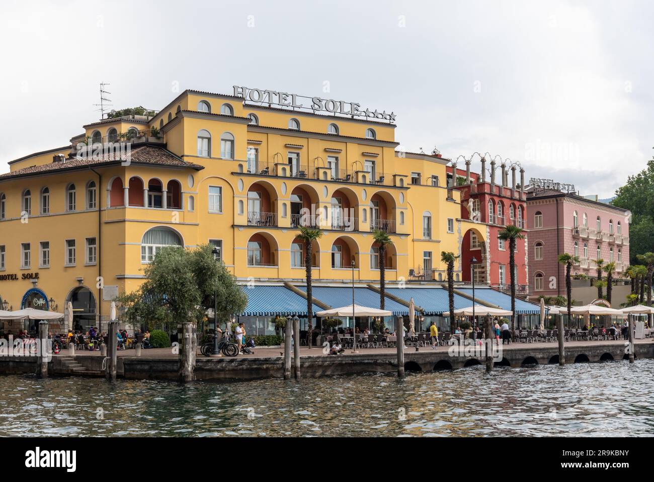 Hotel Sole am Ufer des Gardasees, Riva del Garda, Gardasee, Italien, Europa Stockfoto