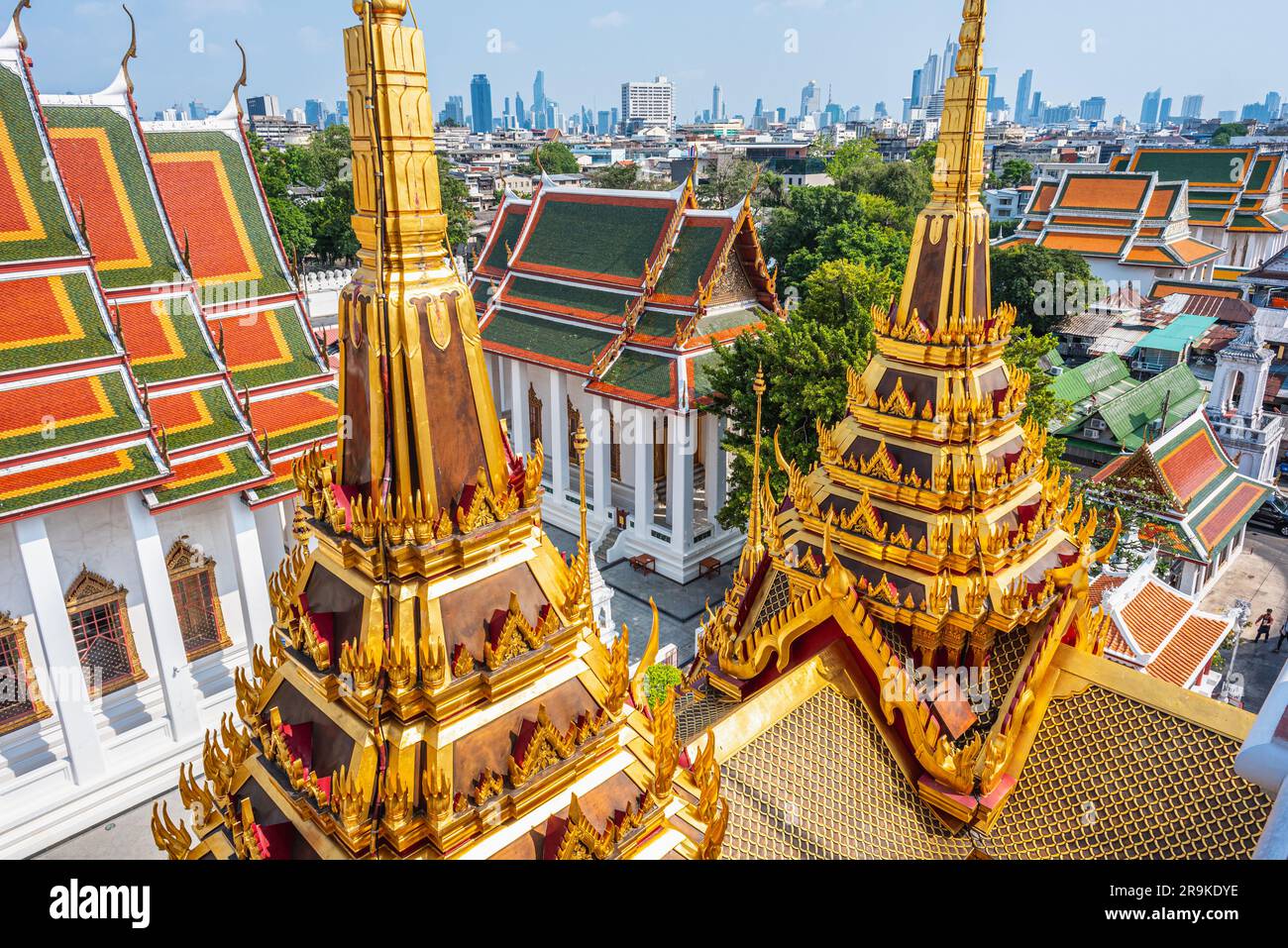 Bangkok, Thailand - 19. März 2023: Lokha Prasat (Wat Ratchanatdaram), ein buddhistischer Tempel. Stockfoto