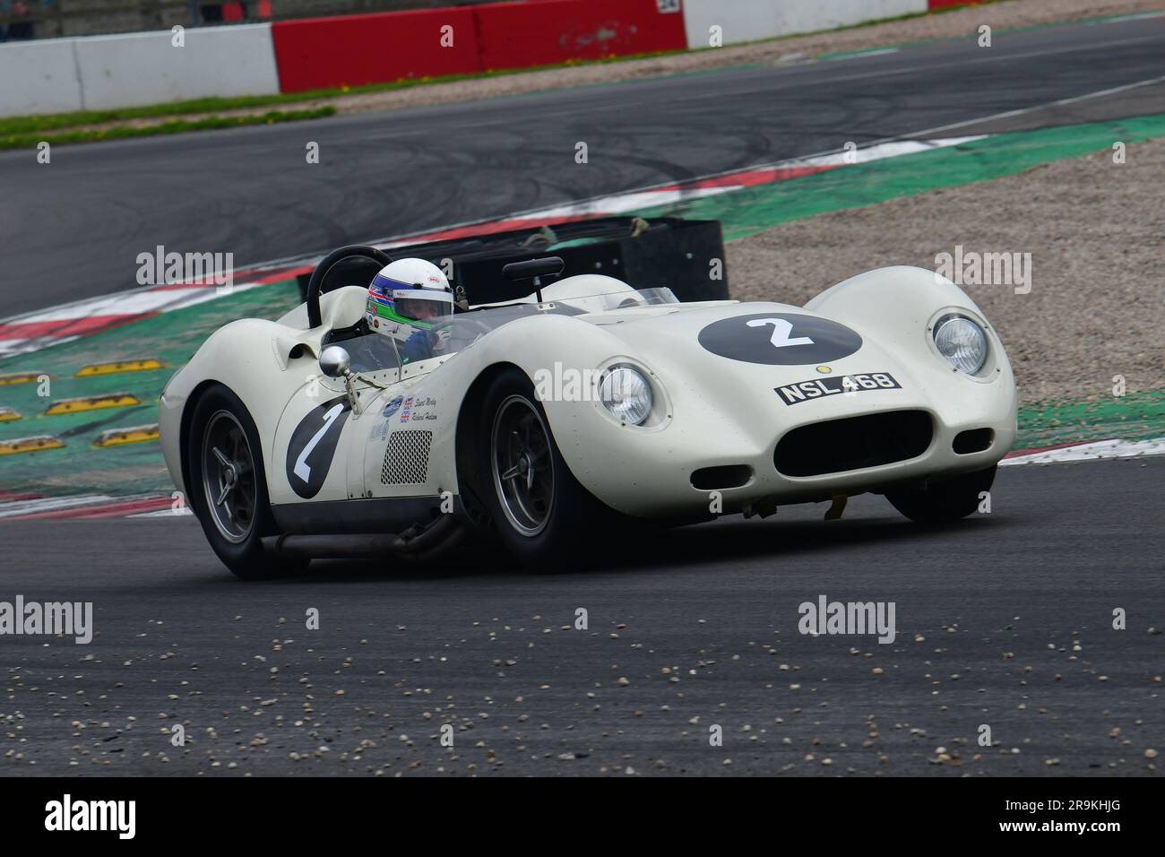 Richard Hudson, Stuart Morley, Lister Knobbly, MRL RAC Woodcote Trophy & Stirling Moss Trophy für Pre-’56 & Pre-’61 Sports Cars, eine einstündige Rennveranstaltung Stockfoto