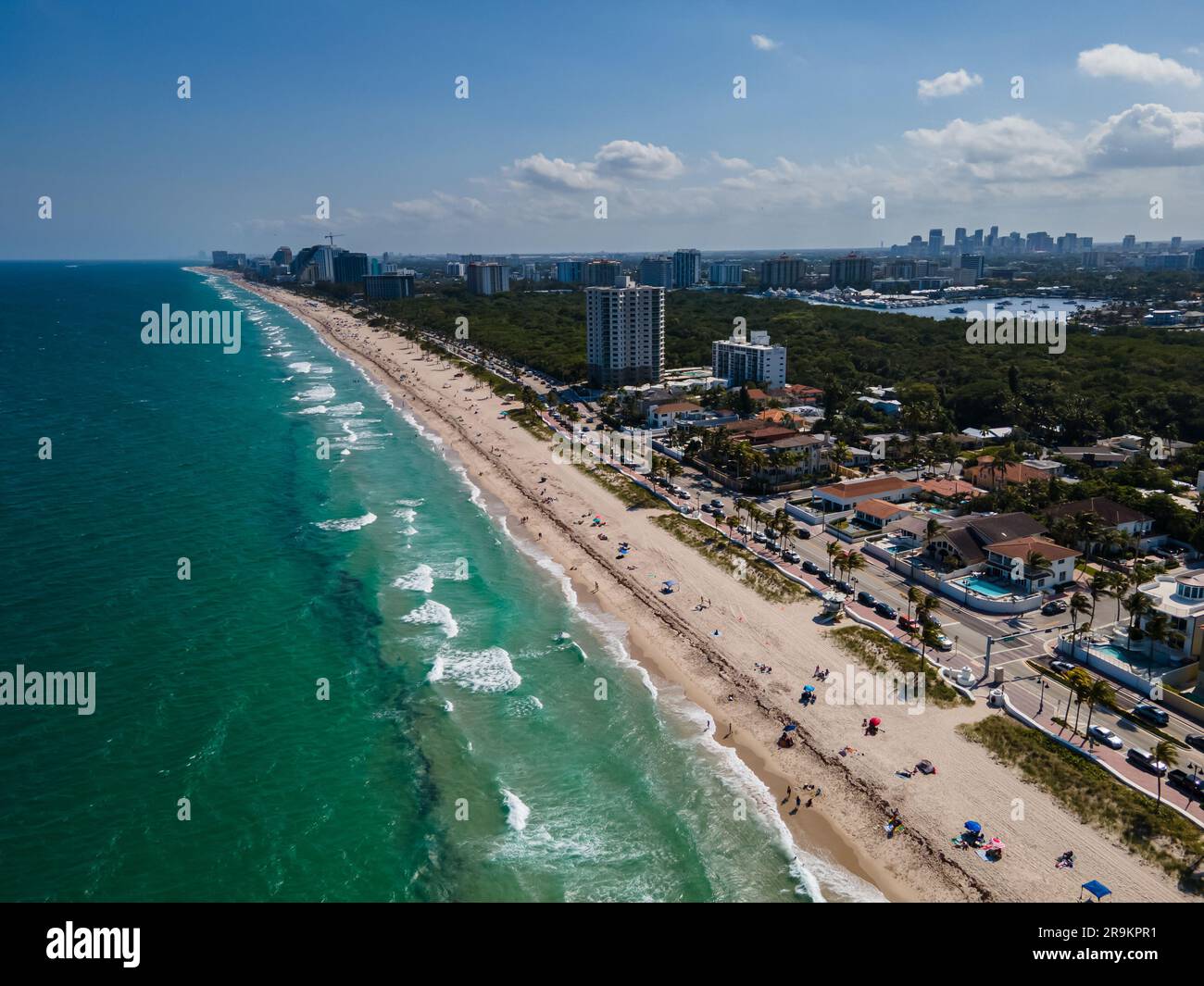 Wunderschöne Luftaufnahmen der Vororte und Gebäude von Miami - Orlando - Fort Lauderdale bei Sonnenuntergang Stockfoto