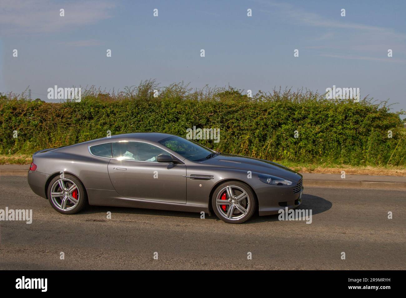 2009 Aston Martin DB9 V12 Auto 470 Touchtronic Auto Silver Car Coupe Benzin 5935 cm3 Classic & Performance Motor Show im Hoghton Tower; Supercar Showtime Juni 2023 Stockfoto
