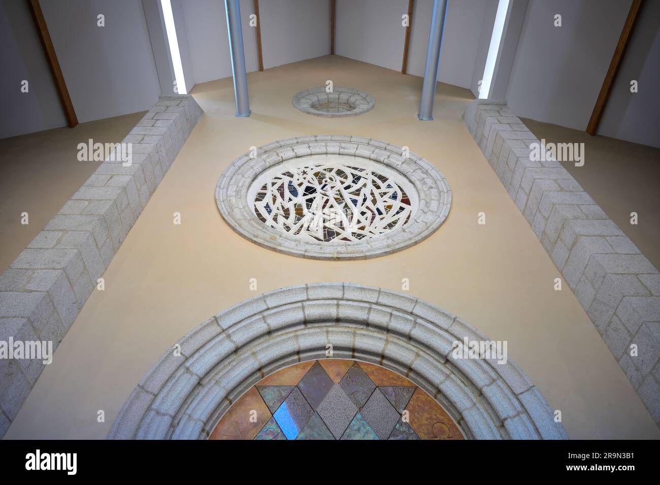 Die historische benediktinerabtei Sainte Marie de la Pierre-qui-Vire in den Wäldern von Morvan, Nievre FR Stockfoto