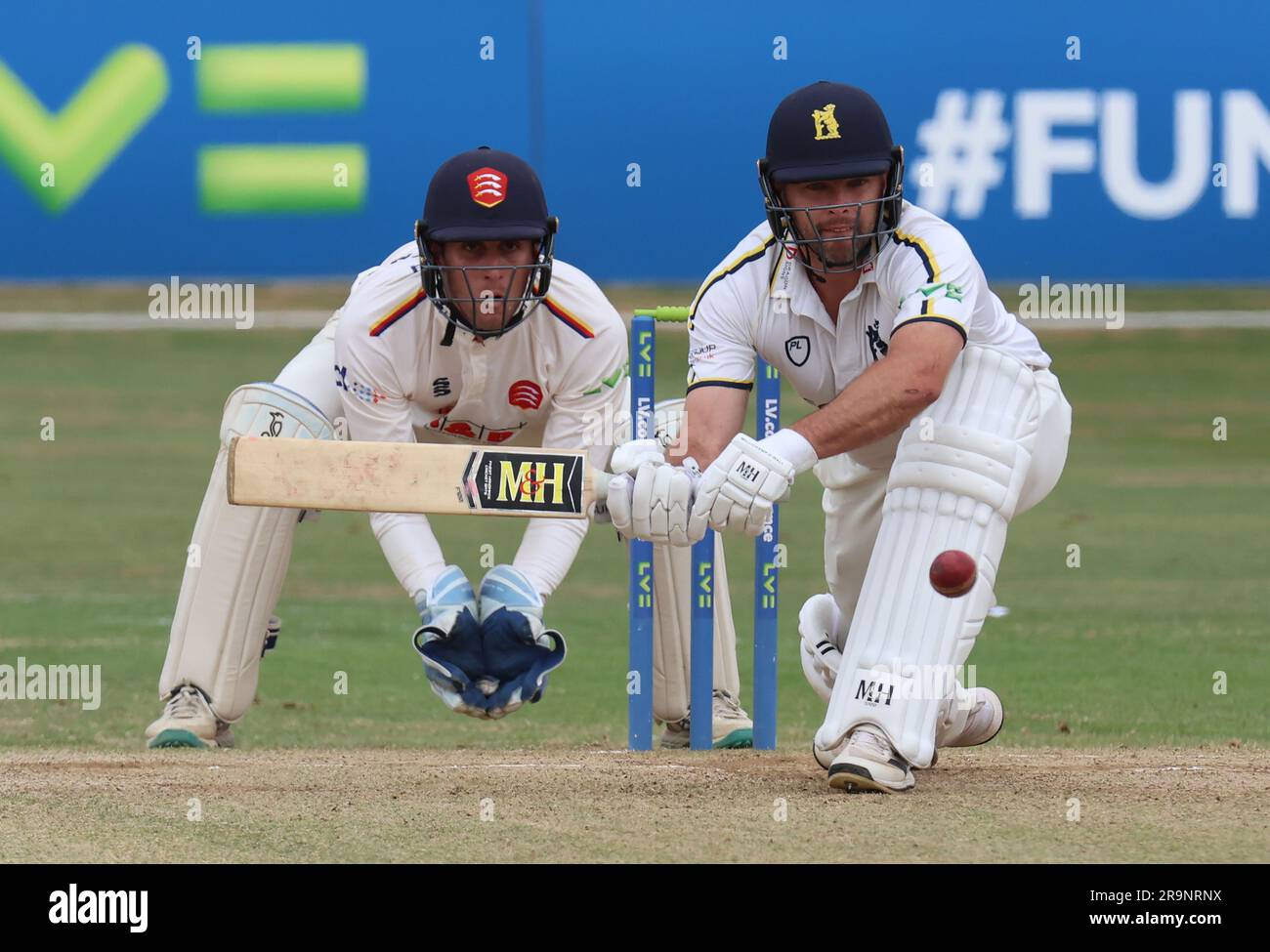 Dom Bess von Warwickshire CCC und Essex's will Buttleman während der LV=County Championship - Division One Day 3 of 4 Match zwischen Essex und Warwickshi Stockfoto