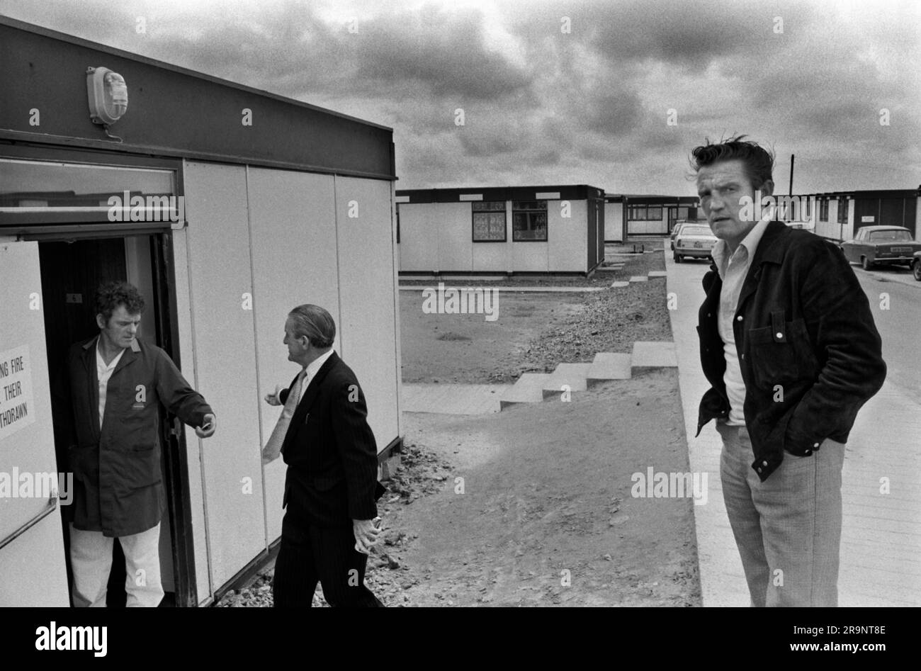 Nordseeöl am Sullom Voe Terminal im Bau. Bauarbeiter wohnen auf der Baustelle, neue Arbeiter werden ihre Unterkunft vorgeführt. Sullom Voe, Shetlands Festland, Shetland Islands, Schottland um 1979. 1970er HOMER SYKES Stockfoto