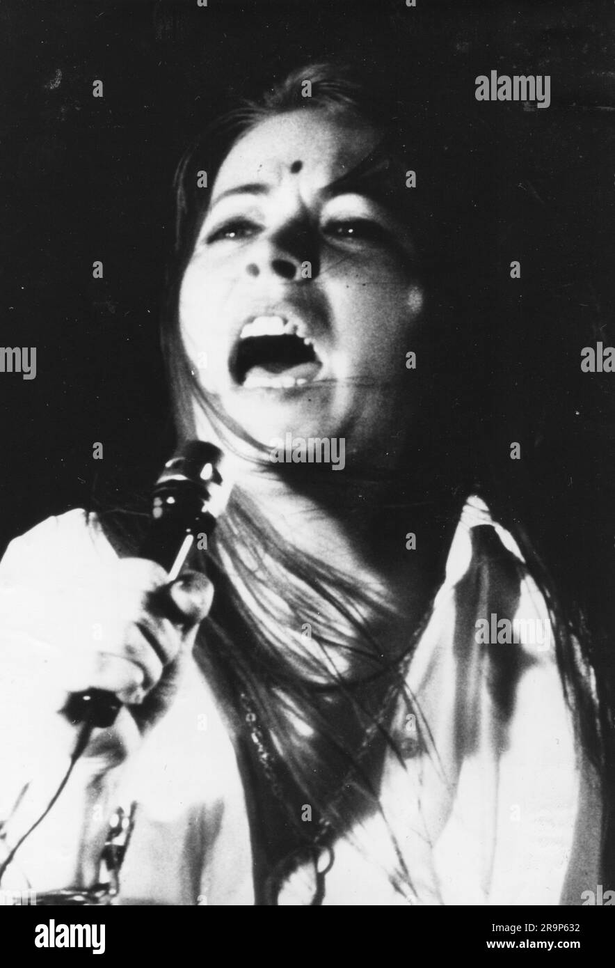 Weinhold, Jutta, * 19.10.1947, deutscher Sänger (Rockmusik), neben Bühnenvorstellung, 1970er, ADDITIONAL-RIGHTS-CLEARANCE-INFO-NOT-AVAILABLE Stockfoto