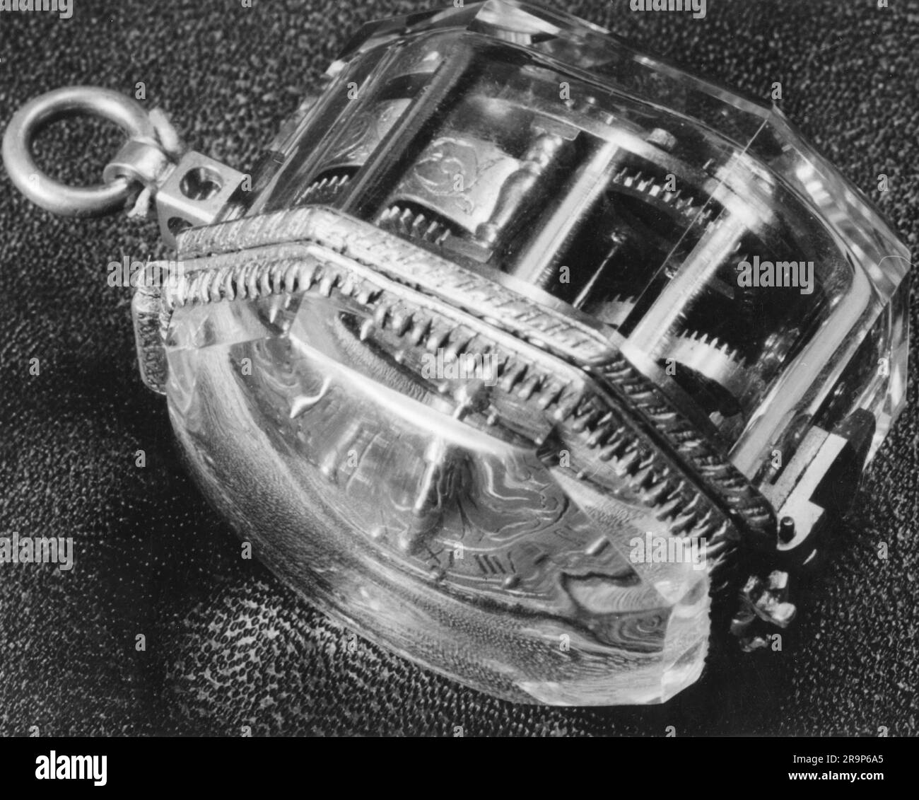 Uhr, Taschenuhr, Uhr mit achteckigem Gehäuse aus Steinkristall, Deutschland, ca. 1600, ZUSÄTZLICHE-RECHTE-FREIGABE-INFO-NICHT-VERFÜGBAR Stockfoto