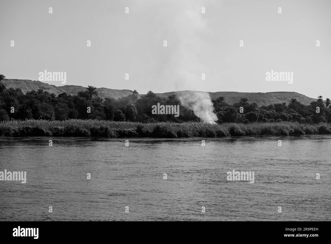 Buschfeuer in Afrika am Nil Stockfoto