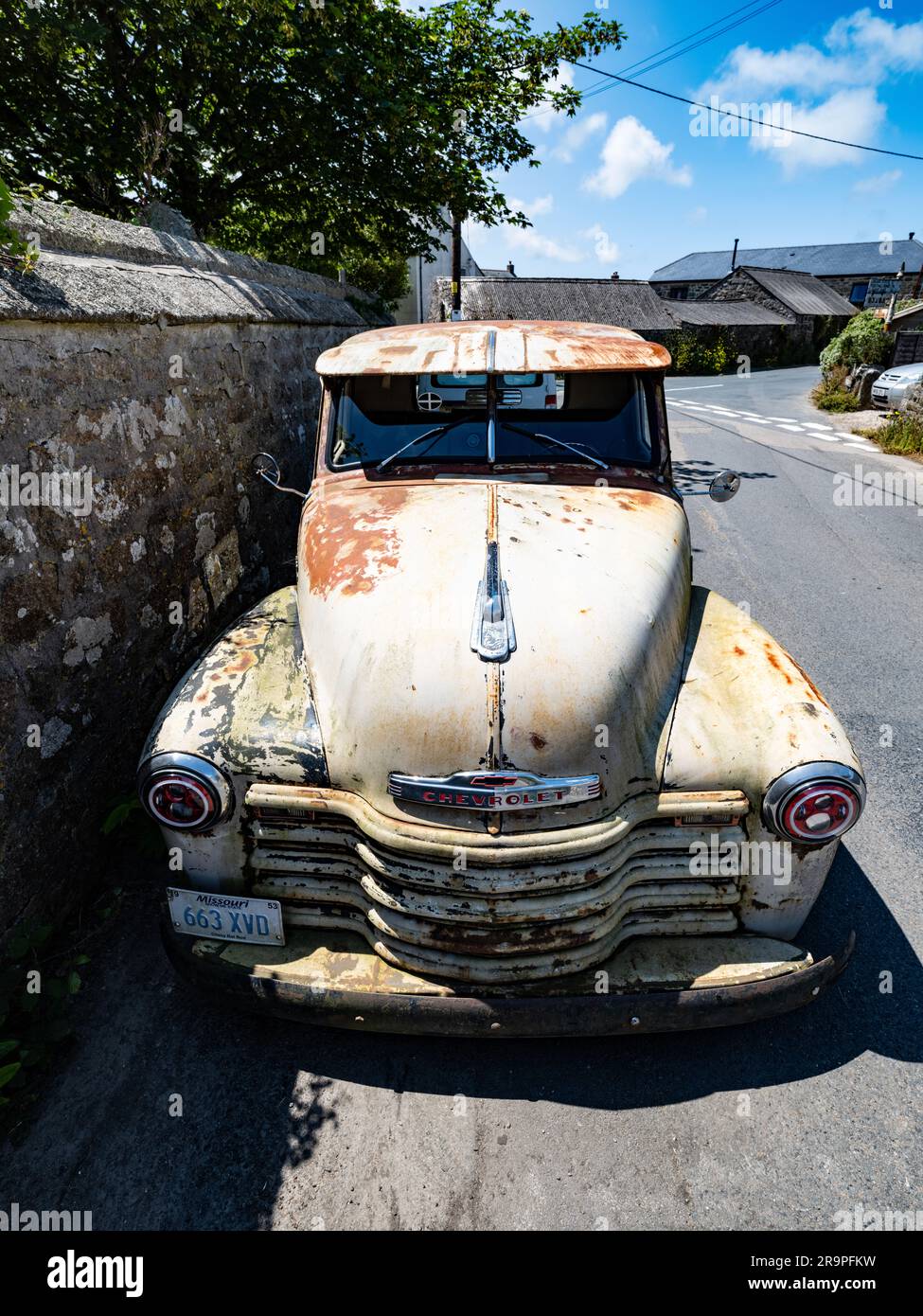 CHEVROLET TRUCK ROSTIGES FAHRZEUG, STRASSENRUDEL, MISSOURI 310053 DONNER ROAD Stockfoto