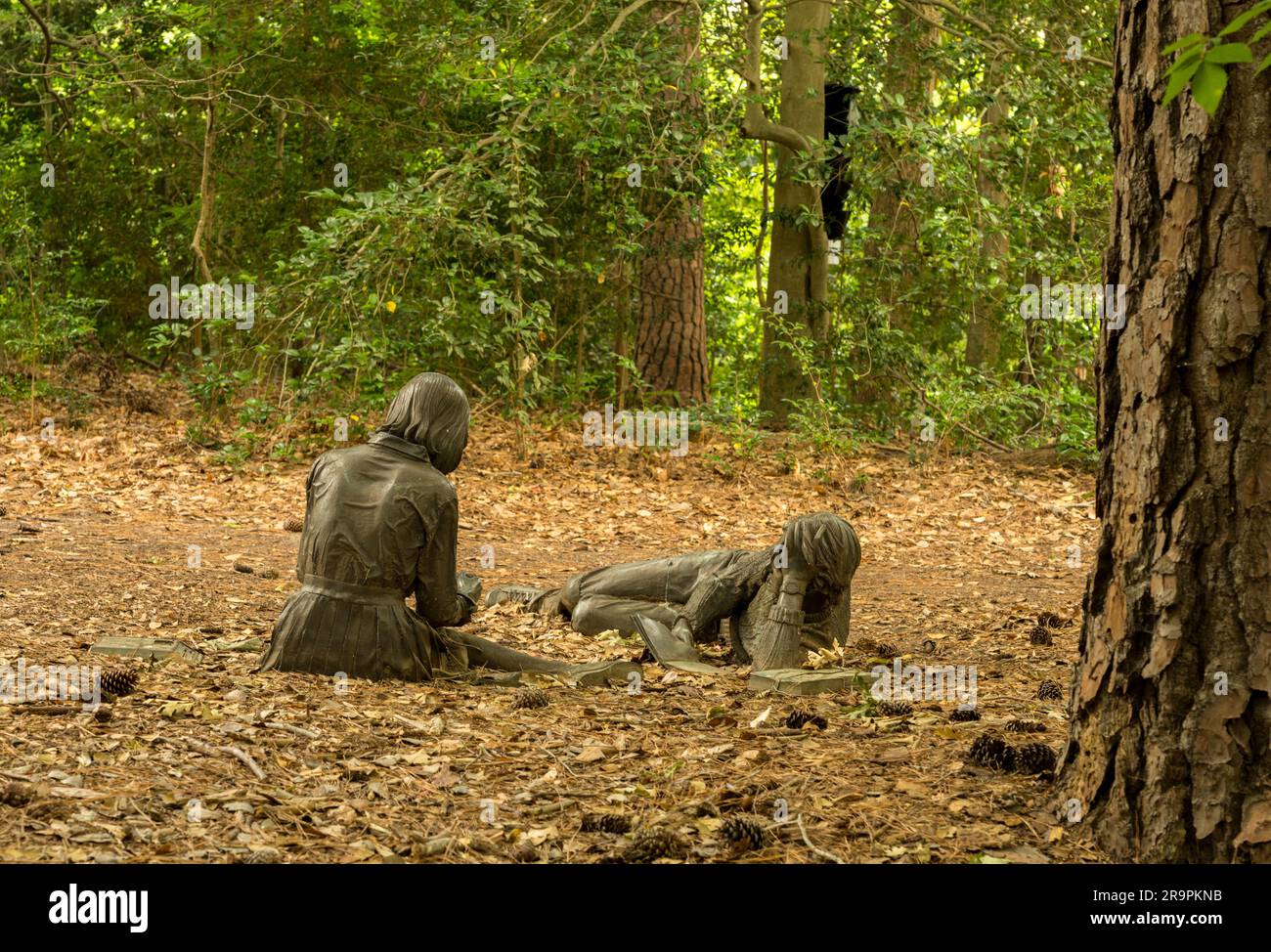 Williamsburg, VA - 17. Juni 2023: Statuen namens Spring von J Seward Johnson auf dem William and Mary College Campus Stockfoto