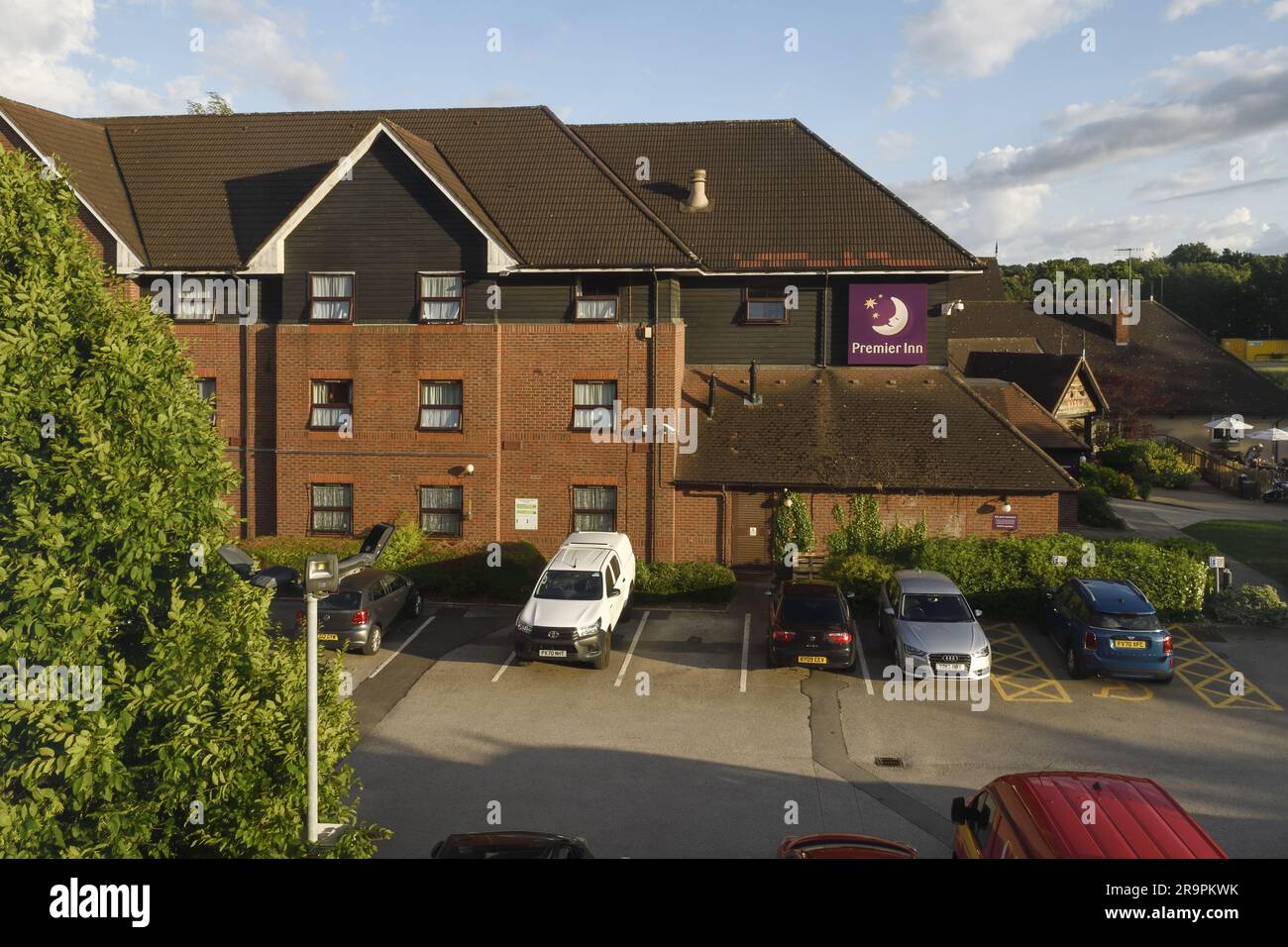 Außenansicht eines großen Premier Inn Hotels am Stadtrand von Nottingham UK Stockfoto