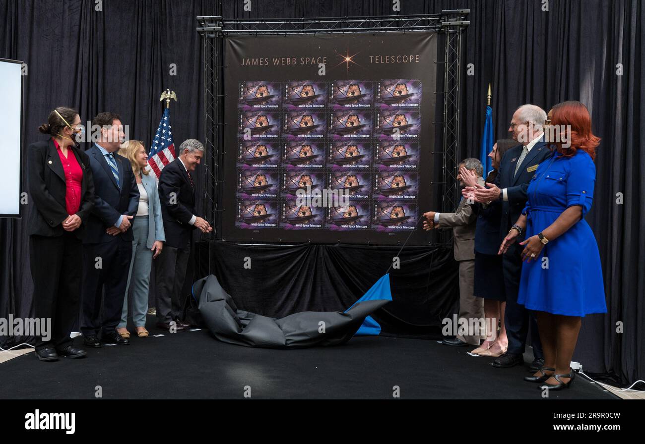 Der United States Postal Service gab am 8. September 2022 eine Briefmarke im Smithsonian National Postal Museum in Washington heraus, in der er das James Webb Space Telescope (JWST) der NASA feierte, das Universum zu erforschen und das Sonnensystem zu erforschen. Stockfoto