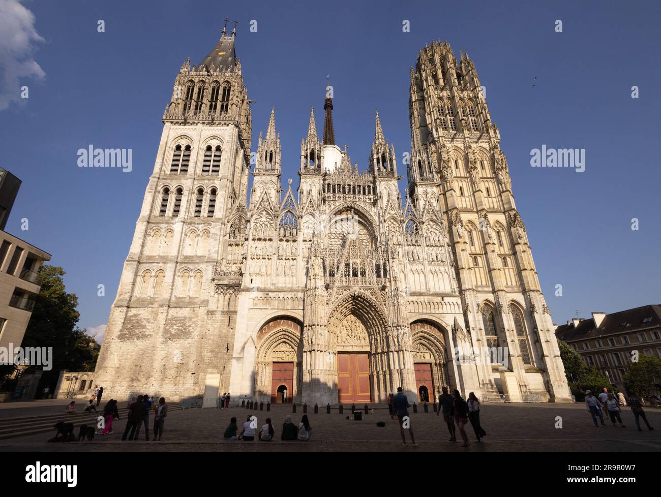 Westfront, Kathedrale von Rouen oder Kathedrale Notre Dame, Rouen; gotische Architektur aus dem 13. Jahrhundert, sehen Sie den Erzbischof von Rouen; Rouen Frankreich Stockfoto