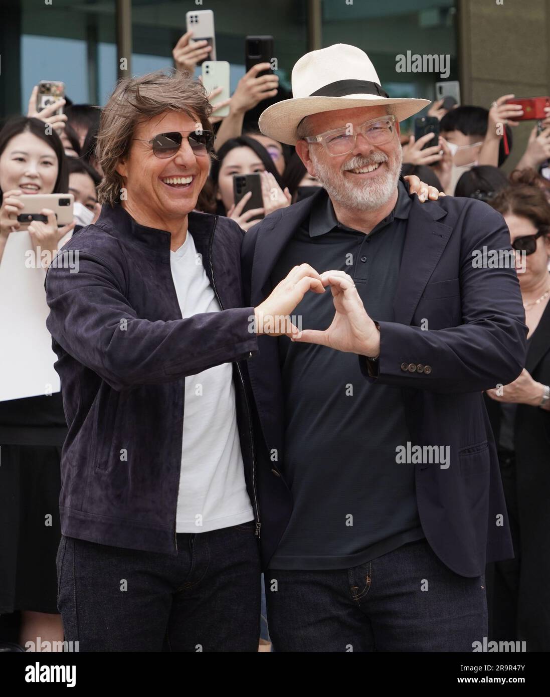 Seoul, Südkorea. 28. Juni 2023. Schauspieler Tom Cruise und Regisseur Christopher McQuarrie kamen am Flughafen für den Film „Mission: Impossible - Dead Reckoning - Part One“ Promote Tour am Flughafen Gimpo in Seoul, Südkorea, am 28. Juni 2023 an. (Foto: Lee Young-ho/Sipa USA) Guthaben: SIPA USA/Alamy Live News Stockfoto