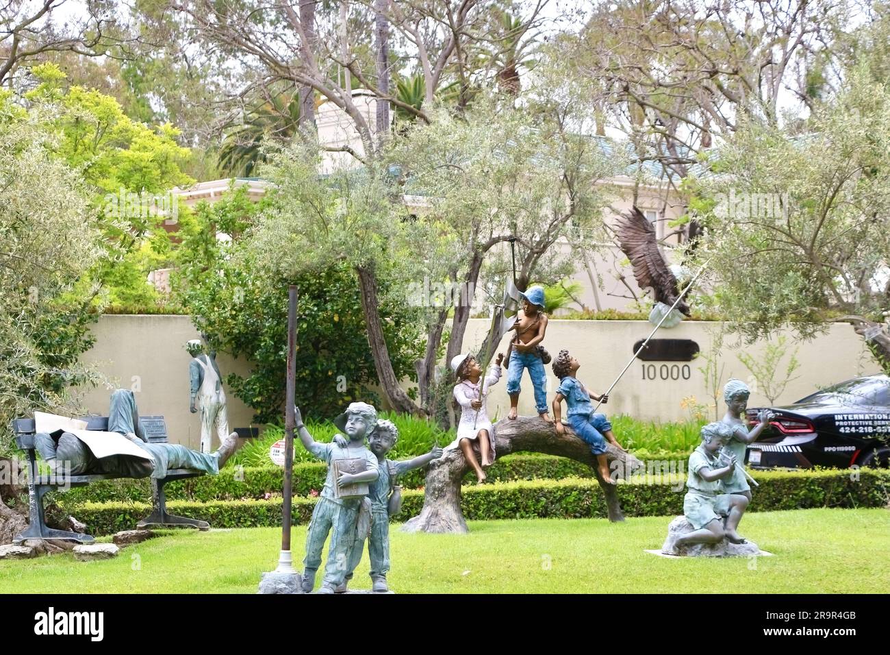 Skulpturen im Haldeman House, ehemals Heim von Howard Hughes Judy Garland Liza Minelli 10000 Sunset Boulevard Holmby Hills Los Angeles Kalifornien USA Stockfoto