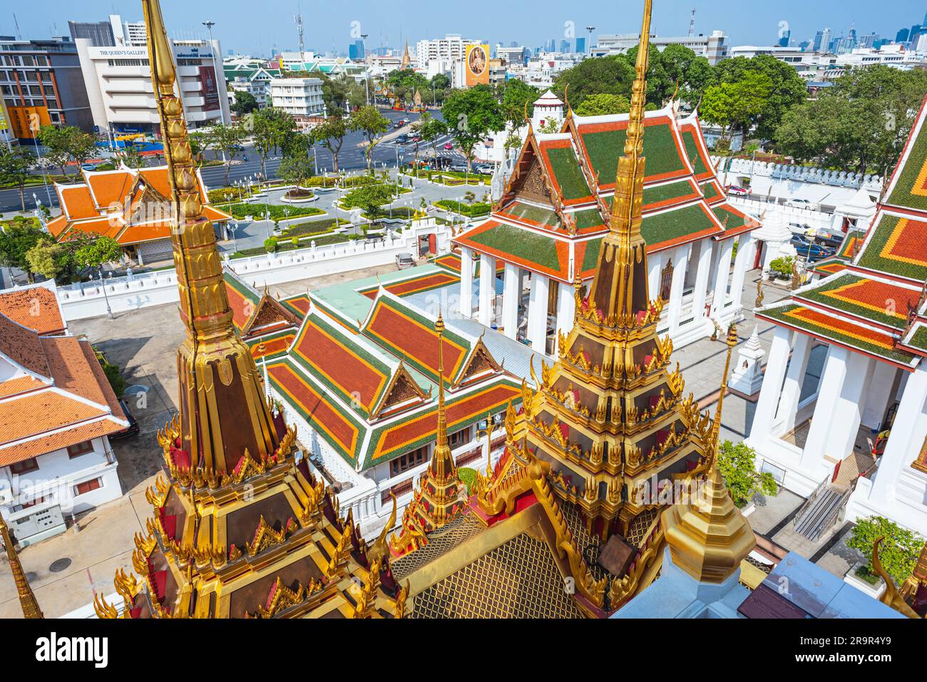 Bangkok, Thailand - 19. März 2023: Lokha Prasat (Wat Ratchanatdaram), ein buddhistischer Tempel. Stockfoto