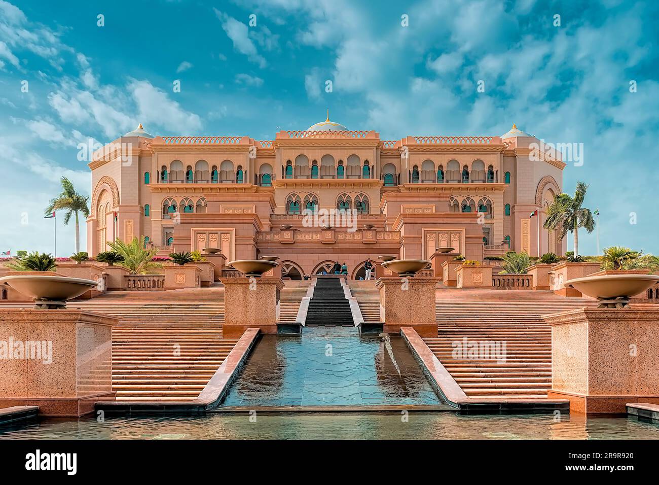 Fassade des Emirates Palace Hotel in Abu Dhabi, Vereinigte Arabische Emirate Stockfoto