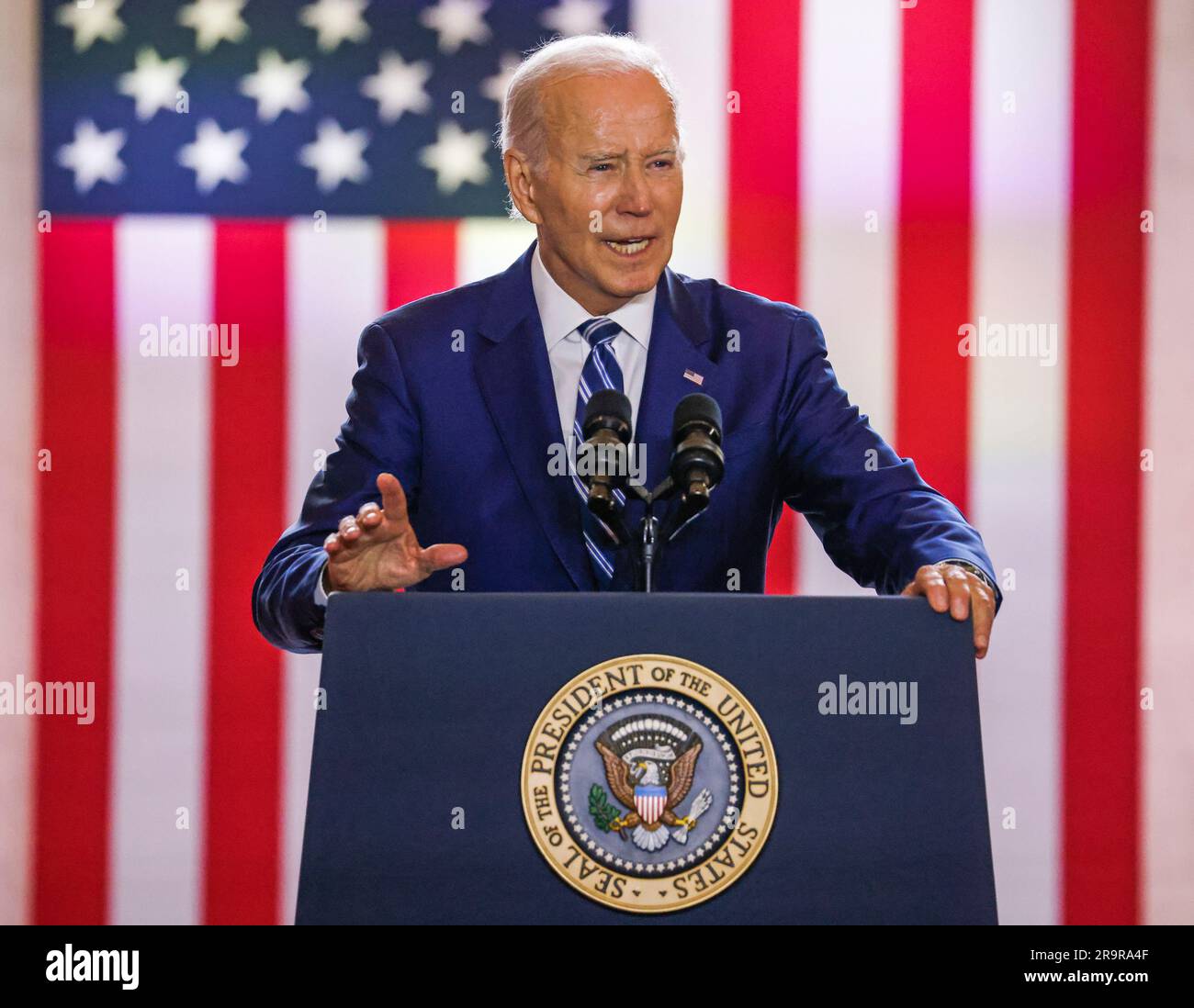 Chicago, Usa. 28. Juni 2023. US-Präsident Joe Biden spricht am Mittwoch, den 28. Juni 2023 im Old Post Office in Chicago, Illinois. Biden sprach über seinen Wirtschaftsplan, der als "Bidenomics" bezeichnet wird, um die US-Wirtschaft zu wachsen und zu stärken. Foto: Tannen Maury/UPI Credit: UPI/Alamy Live News Stockfoto