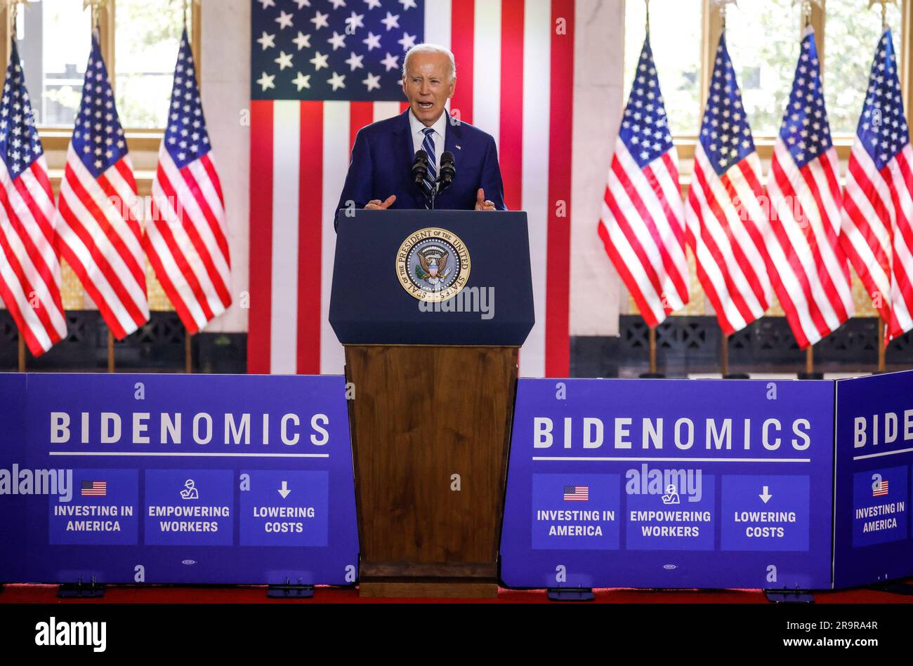 Chicago, Usa. 28. Juni 2023. US-Präsident Joe Biden spricht am Mittwoch, den 28. Juni 2023 im Old Post Office in Chicago, Illinois. Biden sprach über seinen Wirtschaftsplan, der als "Bidenomics" bezeichnet wird, um die US-Wirtschaft zu wachsen und zu stärken. Foto: Tannen Maury/UPI Credit: UPI/Alamy Live News Stockfoto