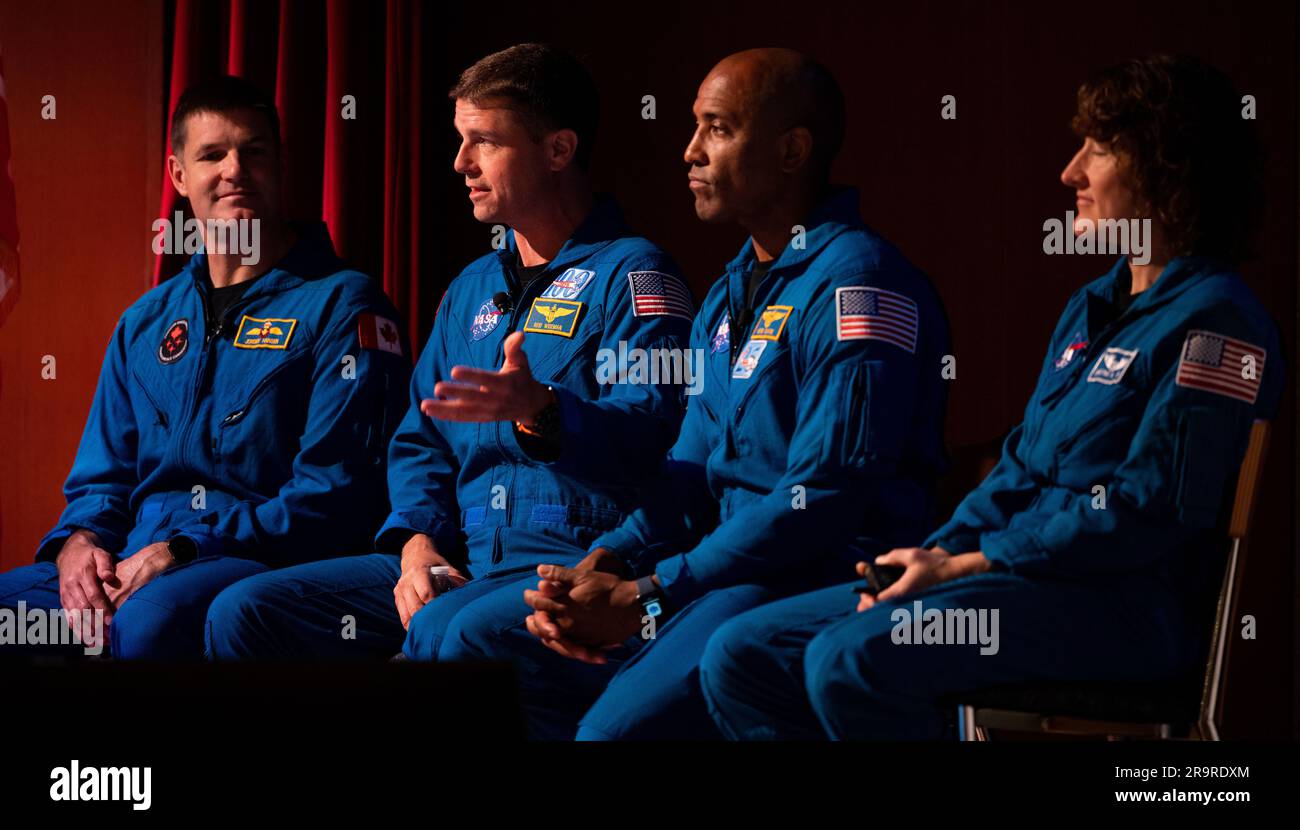NASA-Astronaut Reid Wiseman, CSA-Astronaut Jeremy Hansen und die NASA-Astronauten Victor Glover und Christina Hammock Koch beantworteten am 19. Mai 2023 Fragen während einer Mitarbeiterveranstaltung im Goddard Space Flight Center in Greenbelt, MD. Bezüglich des Artemis II Mondflugtests. Stockfoto
