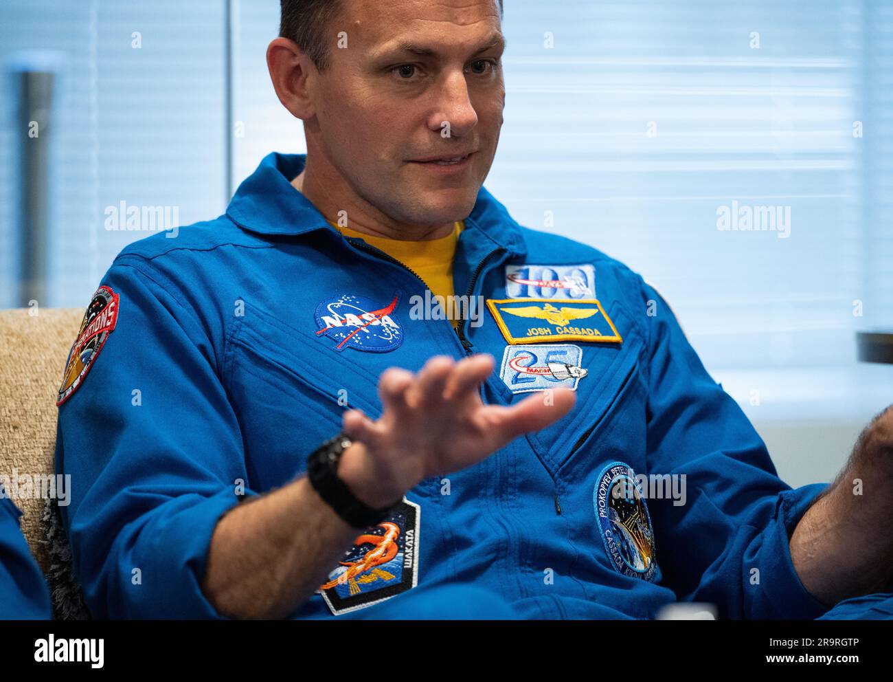 Am 5. Juni 2023 trifft sich der NASA-Astronaut Josh Cassada mit dem stellvertretenden Administrator Pam Melroy und dem stellvertretenden Administrator Bob Cabana im Hauptquartier der NASA Mary W. Jackson in Washington DC. Die Besatzungsmitglieder Nicole Mann und Koichi Wakata von der JAXA nahmen ebenfalls teil, nachdem sie 157 Tage an Bord der Internationalen Raumstation während der Expedition 68 verbracht hatten. Stockfoto