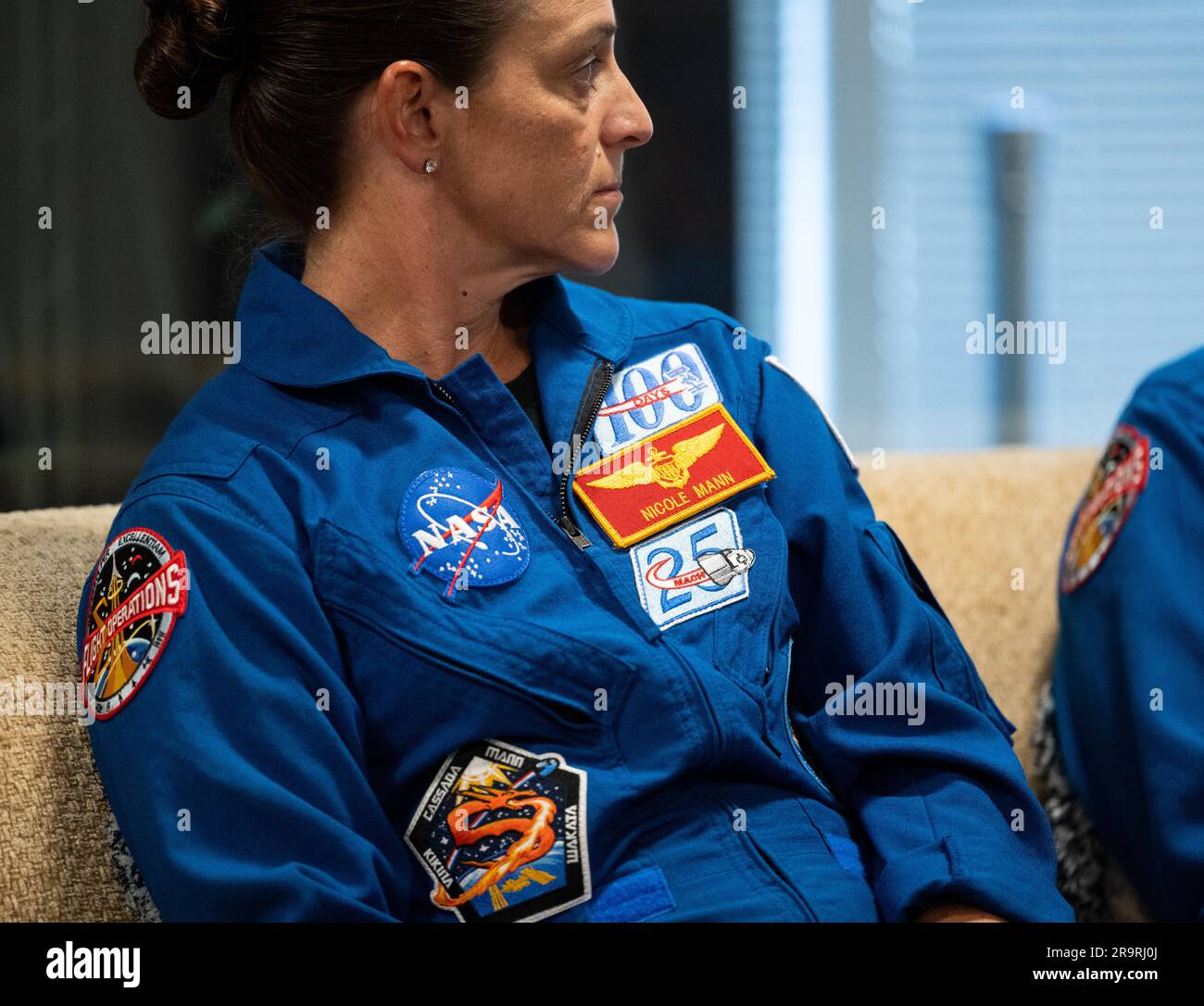 Am 5. Juni 2023 trifft sich die NASA-Astronautin Nicole Mann mit dem stellvertretenden Administrator Pam Melroy und dem stellvertretenden Administrator Bob Cabana im Hauptquartier der Mary W. Jackson NASA in Washington DC zusammen mit den Crewkollegen Josh Cassada und Koichi Wakata von der JAXA, nachdem sie während der Expedition 68 157 Tage im Weltraum verbracht hatte. Stockfoto