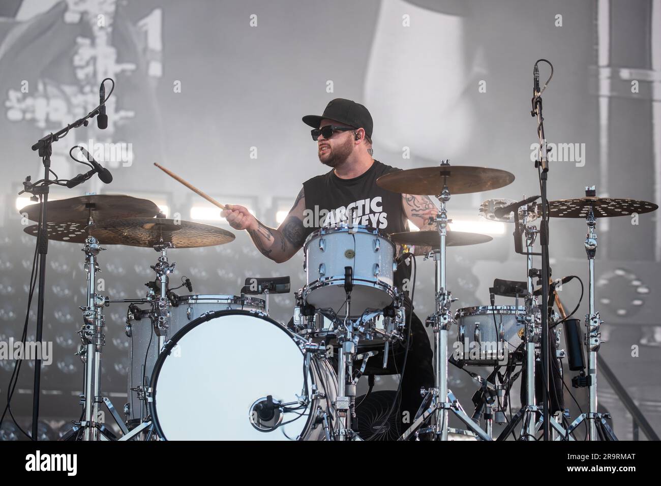 Pilton, Großbritannien. Freitag, 23. Juni 2023. Glastonbury FestivalMike Kerr und Ben Thatcher of Royal Blood auf der Pyramide © Jason Richardson / Alamy Live Ne Stockfoto