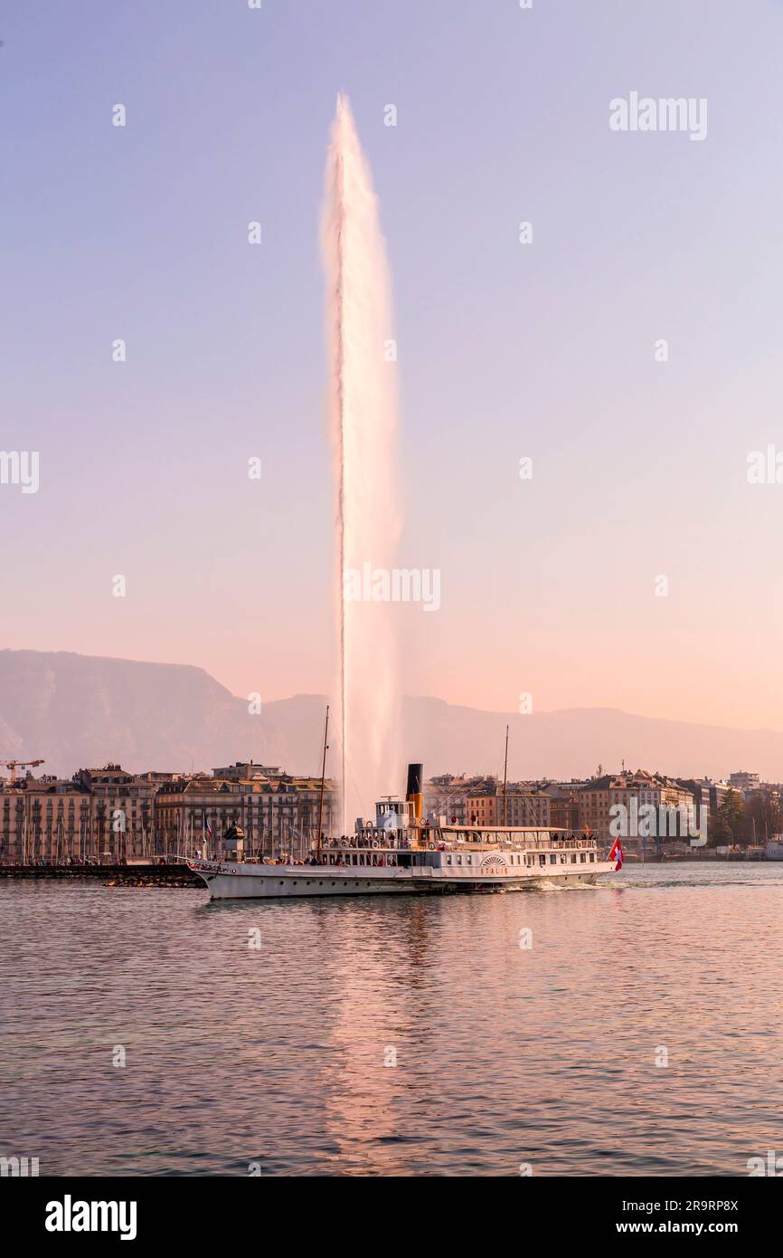 Genf, Schweiz - 25. März 2022: Der Jet d'Eau ist ein großer Brunnen in Genf, Schweiz und eines der berühmtesten Wahrzeichen der Stadt. Stockfoto